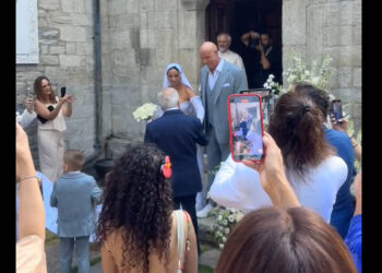 Πραγματοποιήθηκε ο πιο λαμπερός γάμος της showbiz στο παραμυθένιο Νυμφαίο – Δείτε βίντεο