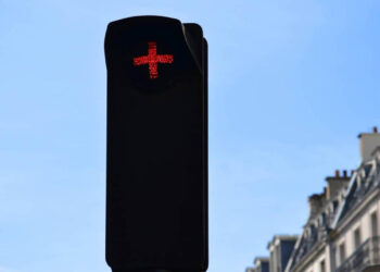 Ο ελληνικός σταυρός μπαίνει στα φανάρια -Για ποιον λόγο, τι σημαίνει