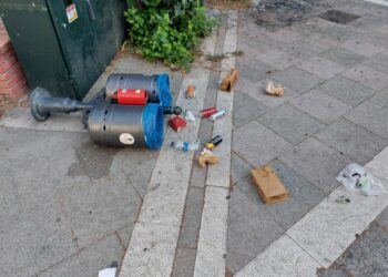 Άγνωστοι “ξήλωσαν” κάδο στο κέντρο της Πτολεμαΐδας