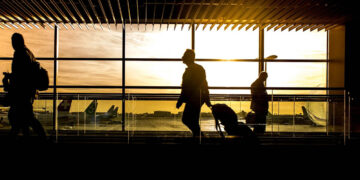 Απίστευτο και όμως ελληνικό: Επέστρεψε στην Ελλάδα και του λένε ότι το παιδί του δεν είναι δικό του