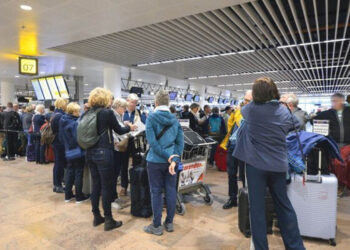 Αεροδρόμια: Καταργείται το όριο των 100 ml για υγρά στις χειραποσκευές – Θα βάλουν νέο μηχανισμό