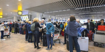 Αεροδρόμια: Καταργείται το όριο των 100 ml για υγρά στις χειραποσκευές – Θα βάλουν νέο μηχανισμό