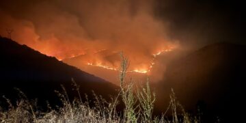 Ο Περιφερειάρχης, Γ. Αμανατίδης, στο μέτωπο της φωτιάς: «Δύσκολη νύχτα…»