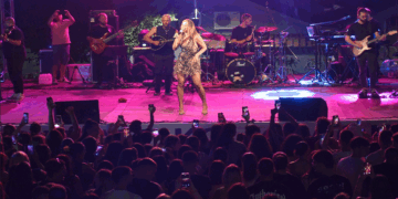 Δείτε βίντεο και φωτογραφίες από τη μεγάλη συναυλία της Ανδρομάχης στη Φλώρινα