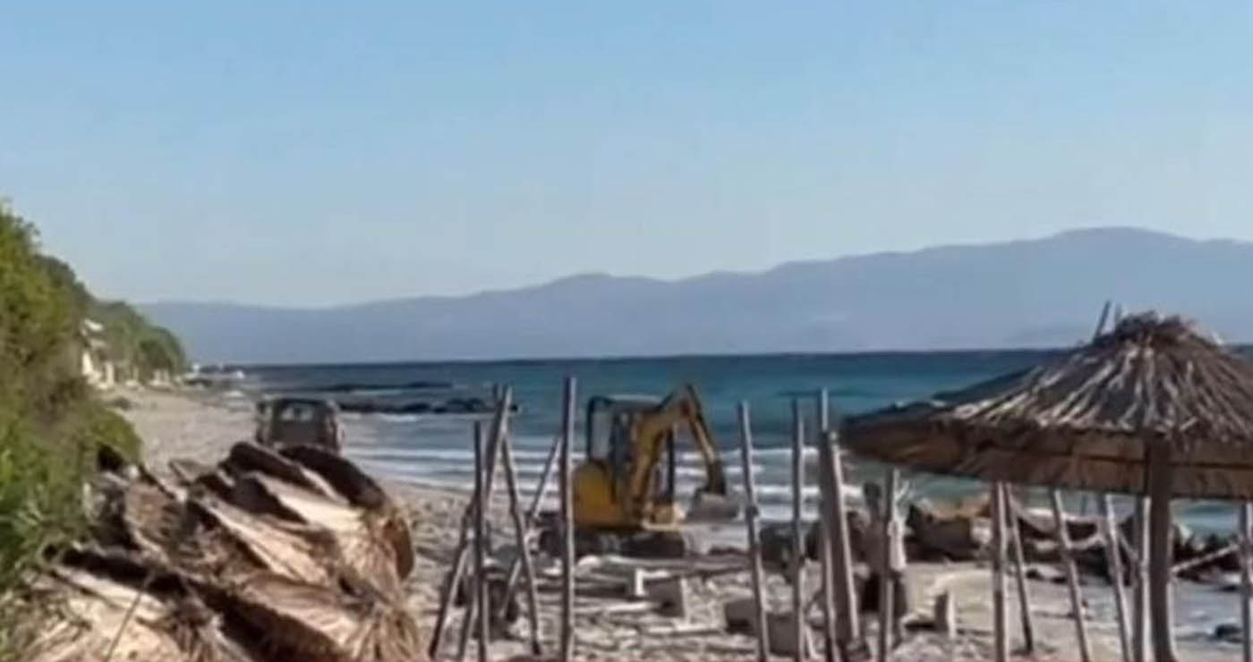 Χαλκιδική: Είχε τοποθετήσει παράνομα 693 ξαπλώστρες (Βίντεο)