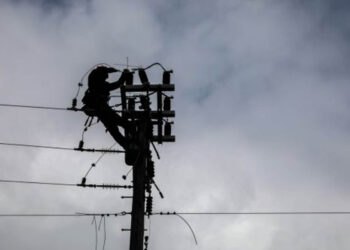 Τραυματισμός εργαζομένου του ΔΕΔΔΗΕ στη Φλώρινα – Έπεσε από σκάλα κατά τη διάρκεια εργασιών