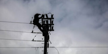 Τραυματισμός εργαζομένου του ΔΕΔΔΗΕ στη Φλώρινα – Έπεσε από σκάλα κατά τη διάρκεια εργασιών