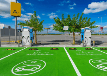 ΔΕΗ blue: Ευρωπαϊκή χρηματοδότηση για εγκατάσταση σημείων ταχυφόρτισης σε Ελλάδα και Ρουμανία