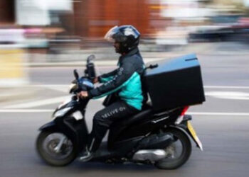 Σαρωτικοί οι έλεγχοι για την εφαρμογή της νομοθεσίας για τους ντελιβεράδες