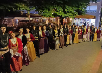 Ποντιακός Σύλλογος Πτολεμαΐδας: Εντυπωσιακή παρουσία με το εφηβικό χορευτικό στο «Γρεβενών Γεύσεις» (Φωτογραφίες & Βίντεο)