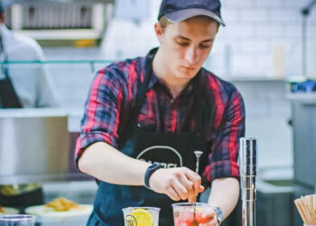 Ευέλικτο ωράριο: Πώς θα λειτουργήσει σε εστίαση και εμπόριο (παραδείγματα)