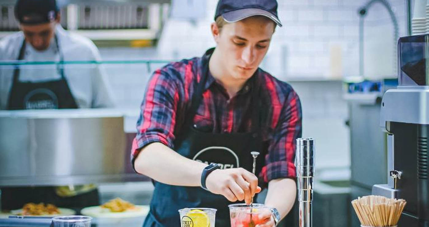 Ευέλικτο ωράριο: Πώς θα λειτουργήσει σε εστίαση και εμπόριο (παραδείγματα)