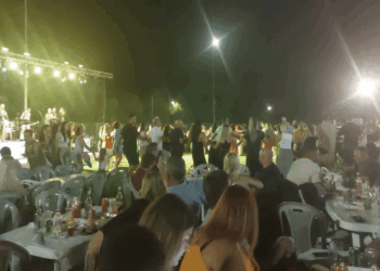 Ατέλειωτος χορός στην εμφάνιση του Γιάννη Καψάλη στον Φιλώτα (Βίντεο + Φώτο)