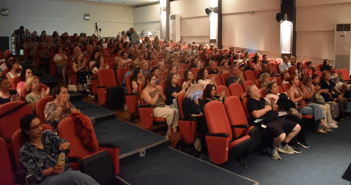 Αφιέρωμα στη ζωή και το έργο του Μάνου Χατζιδάκι η εκδήλωση του Δήμου Φλώρινας (Βίντεο + Φώτο)