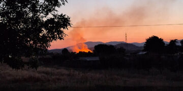 Κατασβέστηκε η φωτιά στο κανάλι Πτολεμαΐδας – Άμεση επέμβαση της Πυροσβεστικής