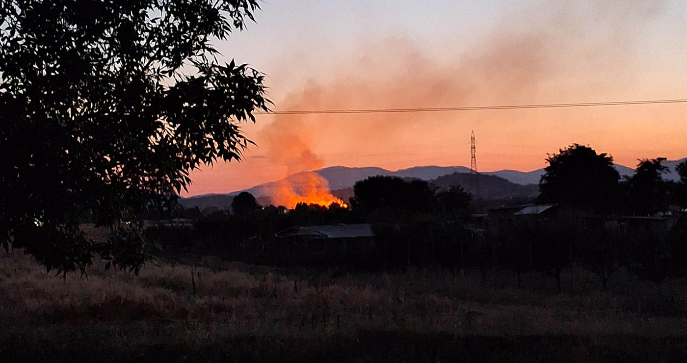 Κατασβέστηκε η φωτιά στο κανάλι Πτολεμαΐδας – Άμεση επέμβαση της Πυροσβεστικής