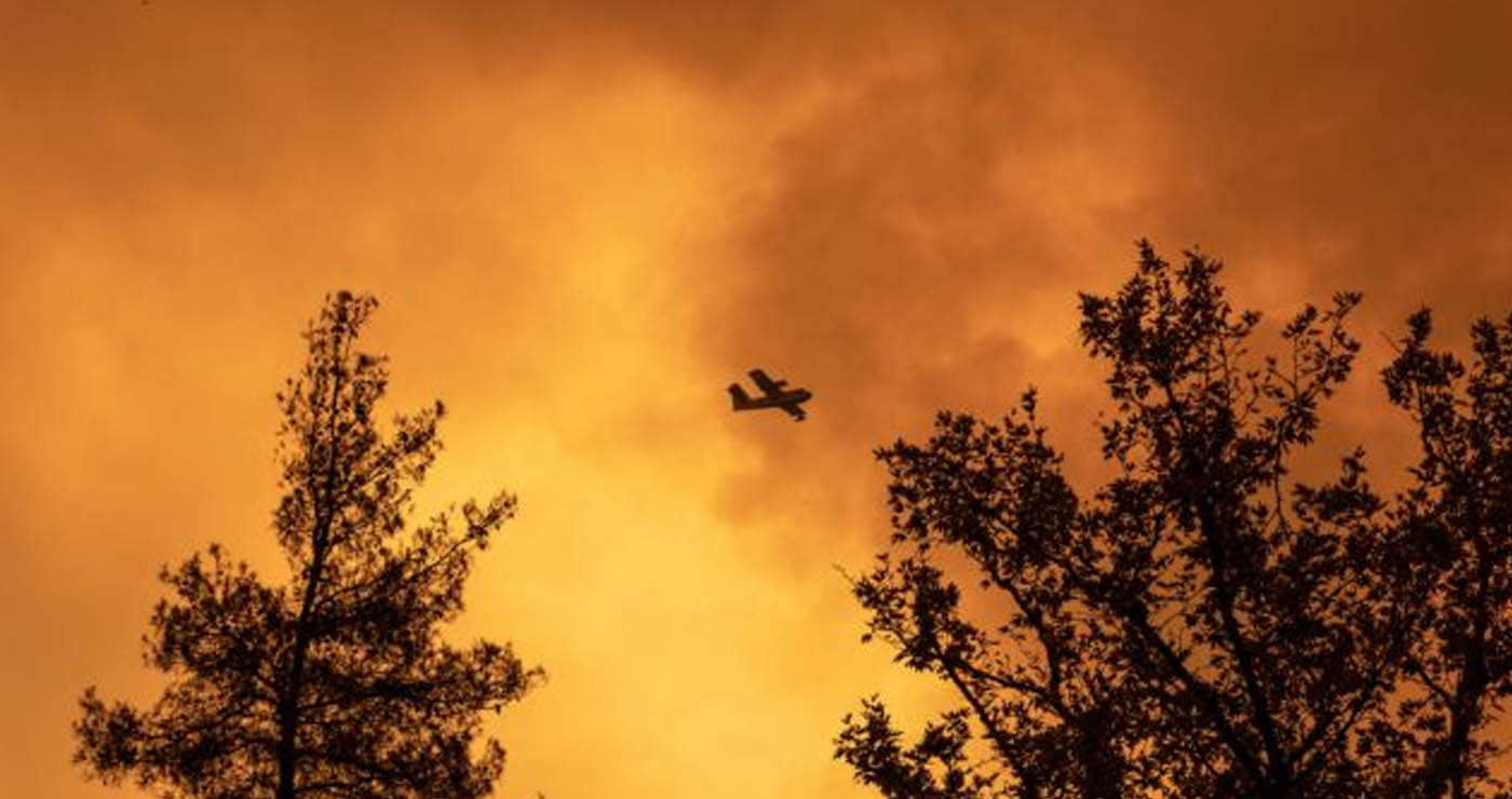 Σκληρή μάχη με τις φλόγες στην Καστοριά – Καίγεται πυκνό πευκοδάσος