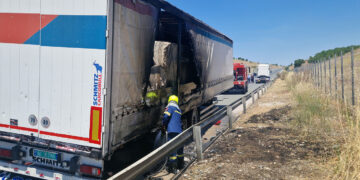 Γρεβενά: Φορτηγό άρπαξε φωτιά στην Εγνατία (φωτο)