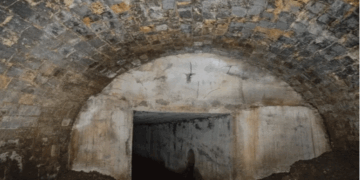 Η απίθανη ιστορία ενός γεφυριού στα Γρεβενά που θάφτηκε και μπορείς να το δεις πλέον σε ένα υπόγειο