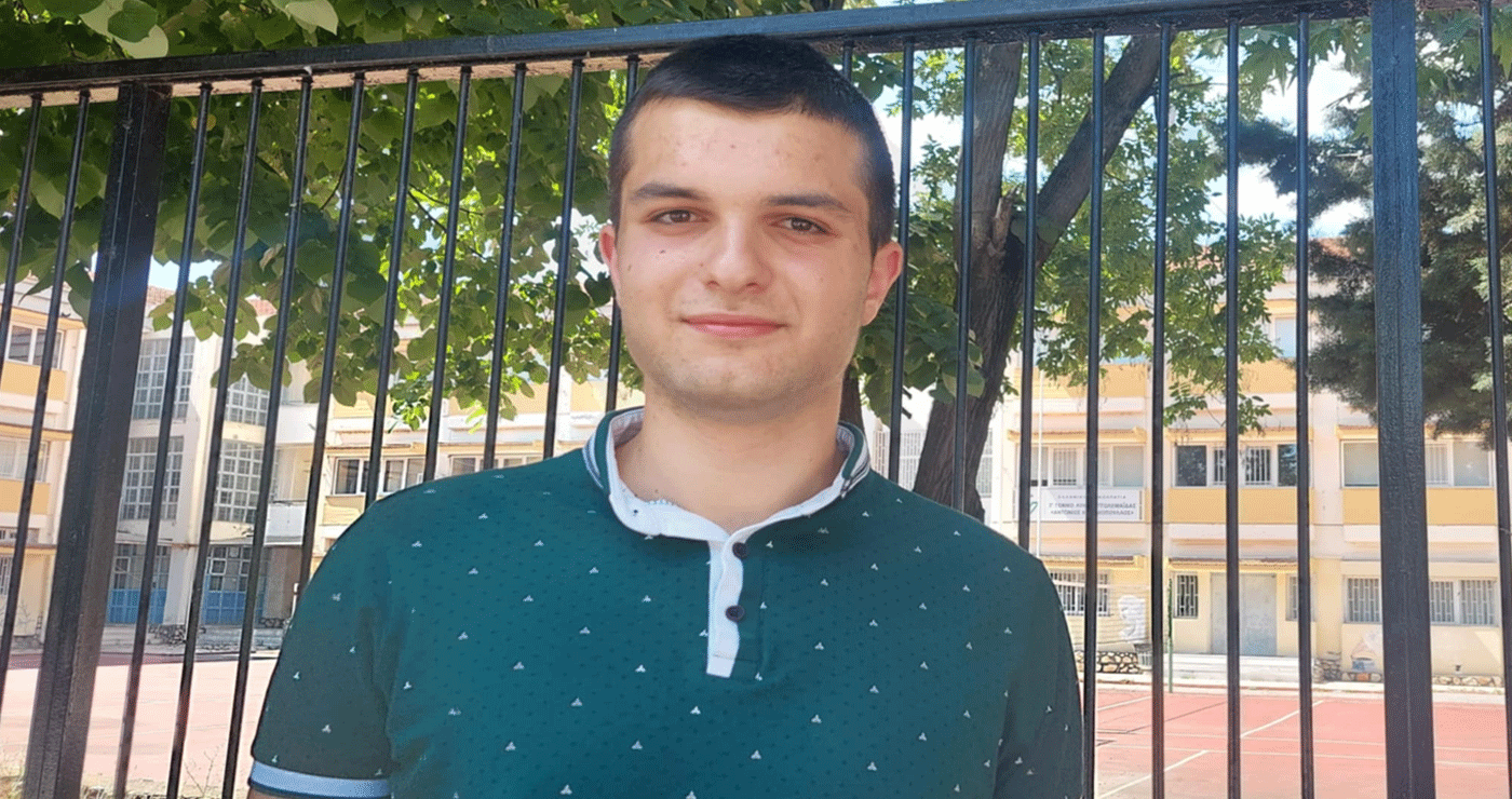 Με ποιοτικό διάβασμα και διαλείμματα ξεκούρασης άγγιξε το στόχο του ο Δημήτρης Κωστάκογλου, μαθητής του 3ου Γενικού Λυκείου Πτολεμαΐδας “ΑΝΤΩΝΙΟΣ ΚΕΡΑΜΟΠΟΥΛΟΣ”! (ρεπορτάζ της Κούλας Πουλασιχίδου)