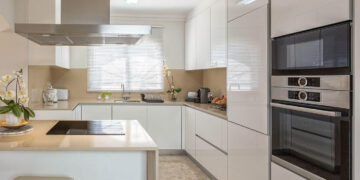 Έξυπνες λύσεις για την ανακαίνιση της κουζίνας και του σαλονιού