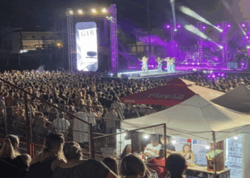 Κατάμεστο το ΔΑΚ Κοζάνης στη μεγάλη συναυλία του Αργυρού (Βίντεο + Φώτο)