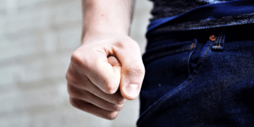 Άγριο ξύλο και τραυματίες στην Αιανή – Σε αναστάτωση η τοπική κοινωνία