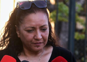 Μητέρα Κυριακής Γρίβα: «Εκεί την έστειλες» – Έδειξε φωτογραφία του μνήματος στον δολοφόνο