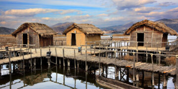 Ο Δήμος Καστοριάς κλείνει προληπτικά τον Λιμναίο Οικισμό λόγω εμφάνισης αρκούδας