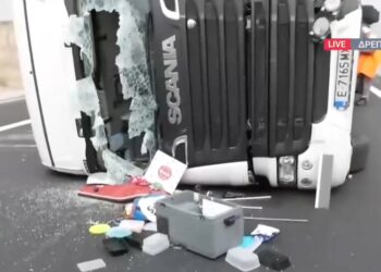 VIDEO από τη νταλίκα που ανετράπη στην Εγνατία (ύψος Δρεπάνου) – Από τη ΛΕΑ η κυκλοφορία των οχημάτων