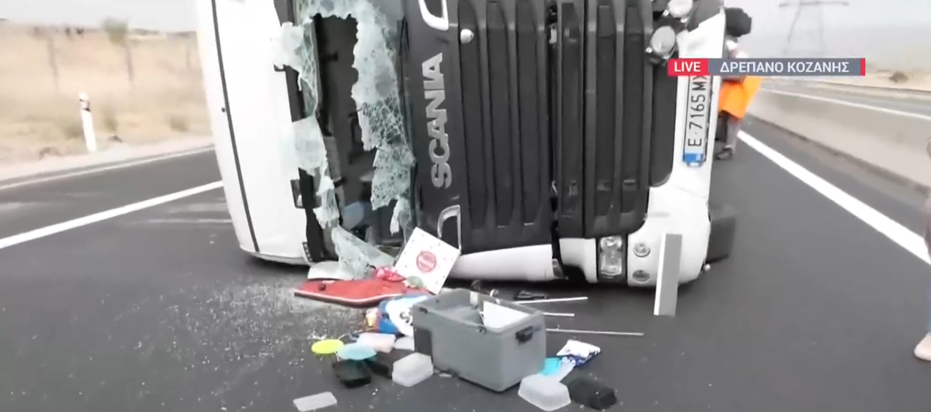 VIDEO από τη νταλίκα που ανετράπη στην Εγνατία (ύψος Δρεπάνου) – Από τη ΛΕΑ η κυκλοφορία των οχημάτων