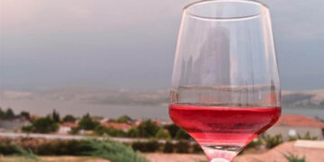 Λίγο κρασί, λίγη λίμνη και το πολλά υποσχόμενο οινοτουριστικό προφίλ της Δυτικής Μακεδονίας