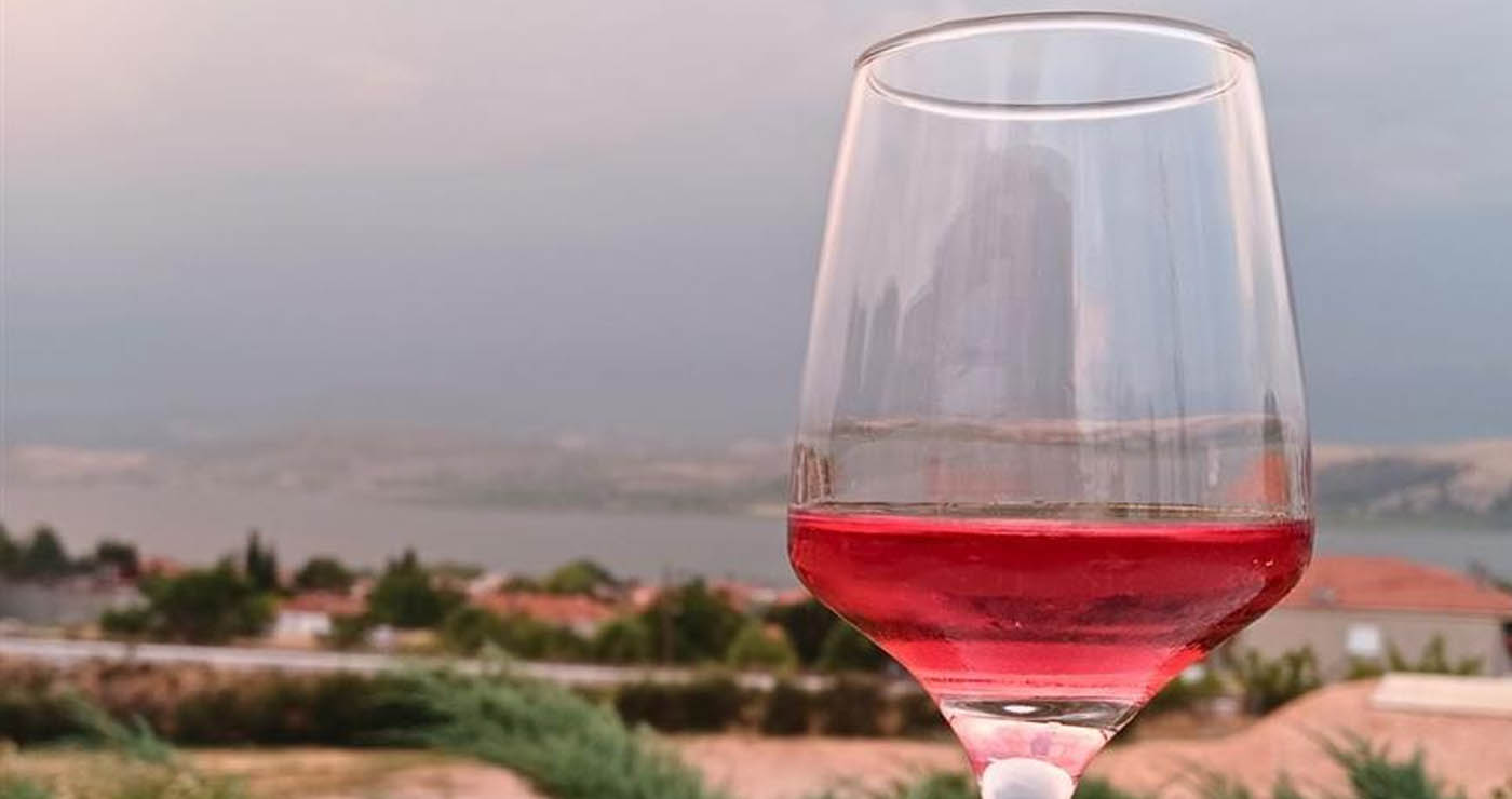 Λίγο κρασί, λίγη λίμνη και το πολλά υποσχόμενο οινοτουριστικό προφίλ της Δυτικής Μακεδονίας