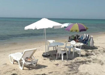 Κάνουν “κατάληψη” στις παραλίες της Χαλκιδικής – Πάνω από 2 τόνους ξαπλώστρες και ομπρέλες “σκούπισαν” οι αρχές