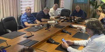 Η ΠΕΔ αξιολογεί τη συνάντηση στο Μαξίμου- Στο τραπέζι πρόταση για παραίτηση των Δημάρχων και των ΔΣ