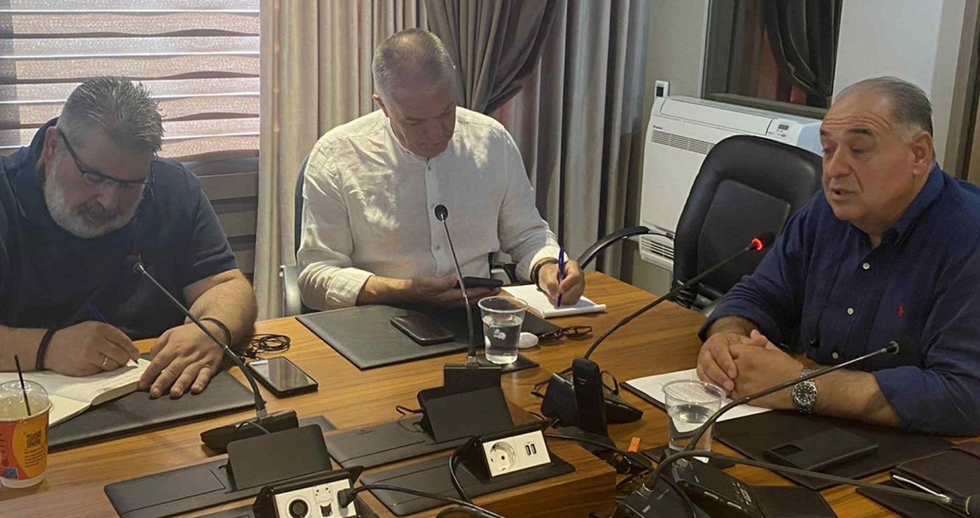 Η ΠΕΔ αξιολογεί τη συνάντηση στο Μαξίμου- Στο τραπέζι πρόταση για παραίτηση των Δημάρχων και των ΔΣ