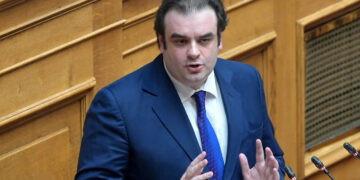 Πιερρακάκης: Μηδενίζονται όλες οι χρεώσεις των τραπεζών μέσω ΔΙΑΣ