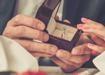 Λευκάδα: 24χρονη κατέρρευσε μετά την πρόταση γάμου από τον σύντροφό της