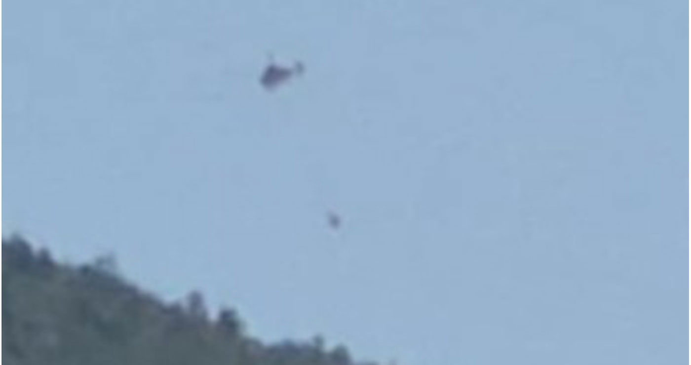 Ρίψεις νερού από αέρος κάνουν πυροσβεστικά αεροσκάφη για τη φωτιά στα Λιβερά