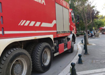 «Σφήνωσε» η Πυροσβεστική στα «φιδάκια» της Πτολεμαΐδας – Χρειάστηκε καθοδήγηση