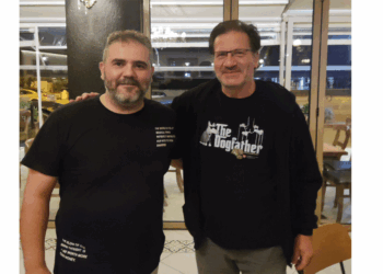 Ο Θανάσης Παπακωνσταντίνου βρέθηκε στην Κοζάνη και το Resto Bar