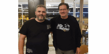 Ο Θανάσης Παπακωνσταντίνου βρέθηκε στην Κοζάνη και το Resto Bar