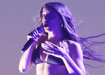 Μαρίνα Σάττι στο Fiesta Voio: «Δεν ψήνεσαι ε, γιατί δεν φεύγεις» είπε σε θεατή που δυσανασχετούσε σε συναυλία της