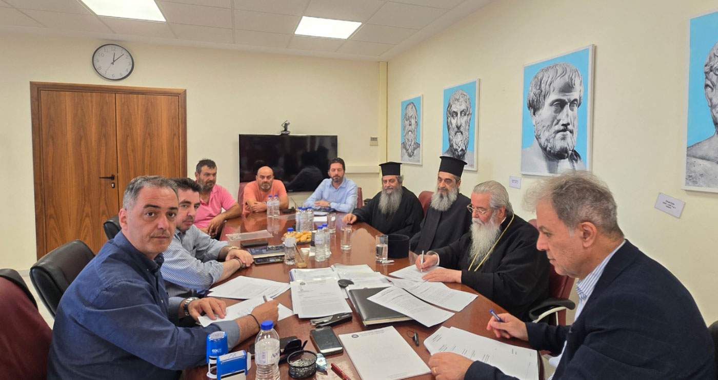 Αντικατάσταση στέγης στην Παναγία Βλαχερνών και στο χώρο εκδηλώσεων στον Τετράλοφο