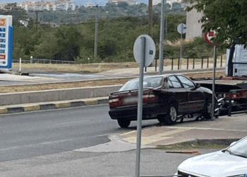 Κοζάνη: Οδηγός Ι.Χ. «καβάλησε» πεζοδρόμιο και κάγκελα