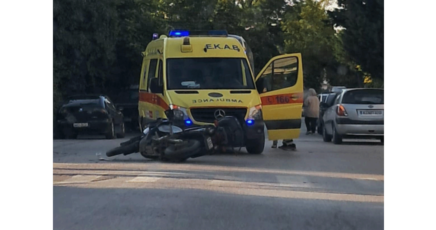 Πτολεμαΐδα: Σύγκρουση αυτοκινήτου με μηχανή στο δρόμο προς Νοσοκομείο