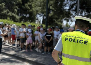 Μάθημα Κυκλοφοριακής Αγωγής σε παιδικό Summer Camp από την Τροχαία Κοζάνης