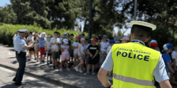 Μάθημα Κυκλοφοριακής Αγωγής σε παιδικό Summer Camp από την Τροχαία Κοζάνης