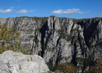 Τραγωδία στο Φαράγγι Βίκου: Νεκρή 25χρονη Αμερικανίδα τουρίστρια μετά από πτώση 40 μέτρων