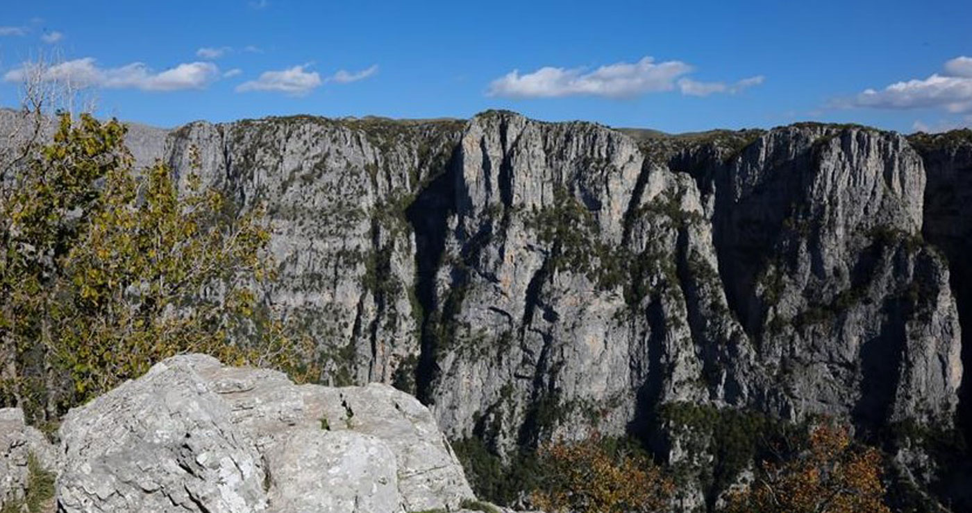 Τραγωδία στο Φαράγγι Βίκου: Νεκρή 25χρονη Αμερικανίδα τουρίστρια μετά από πτώση 40 μέτρων